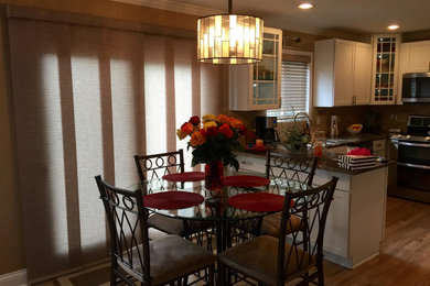 Transitional kitchen photo in Chicago