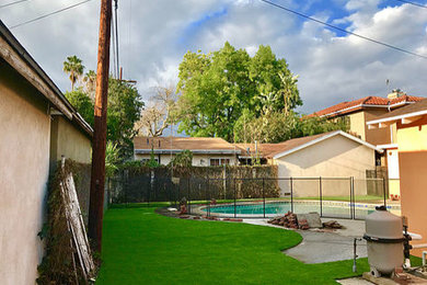 ロサンゼルスにある高級な中くらいなトラディショナルスタイルのおしゃれな住まいの写真
