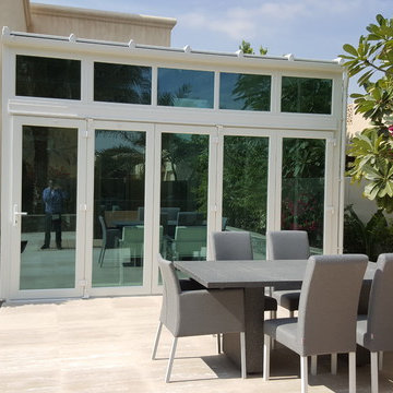 Modern Lean-to conservatory in Dubai