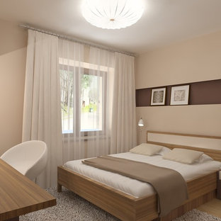 Foto di una piccola camera matrimoniale nordica con pareti beige, pavimento in laminato e pavimento beige