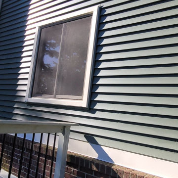 Forest Green CertainTeed Monogram Vinyl Siding Installation in Davisburg, MI