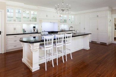Inspiration for a traditional kitchen in Perth.