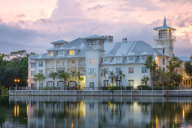 Inspiration for a 1950s home design remodel in Orlando