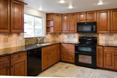 Example of a kitchen design in Sacramento