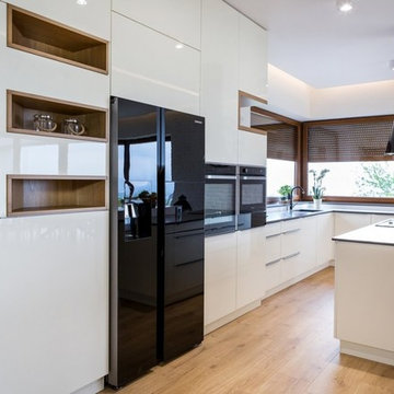High Gloss and Laminate Kitchen