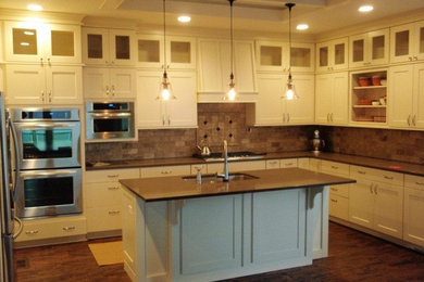 Example of an arts and crafts home design design in Seattle