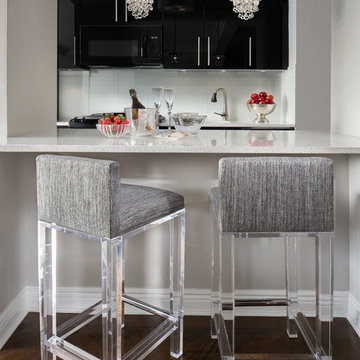 Upper East Side Transitional Apartment:Kitchen
