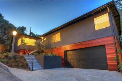 Trendy exterior home photo in Los Angeles