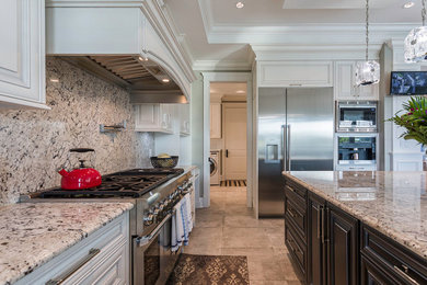 Kitchen - traditional kitchen idea in Vancouver