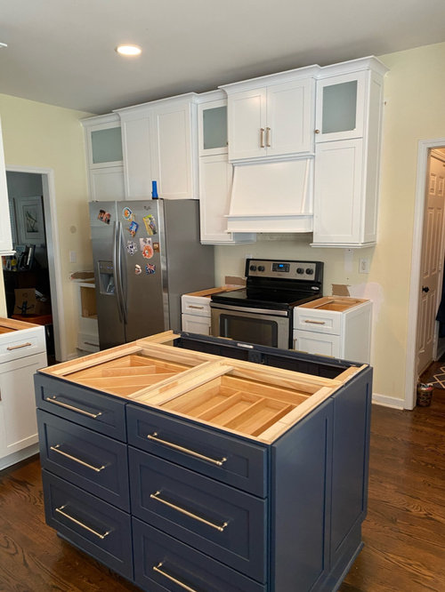 What Kitchen Wall Color For White And Navy Cabinets?