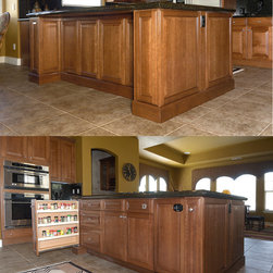 Custom Kitchen Islands & Storage - ゴミ圧縮機