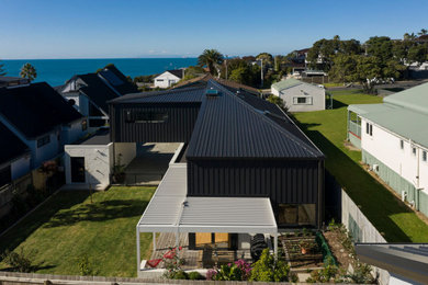 Design ideas for a contemporary house exterior in Auckland.