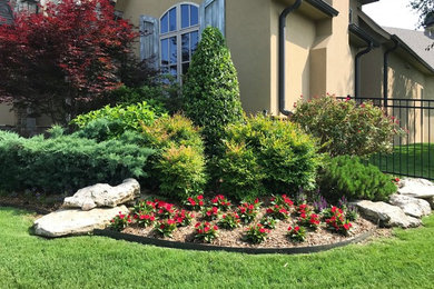 Inspiration for a partial sun front yard stone landscaping in Oklahoma City for summer.