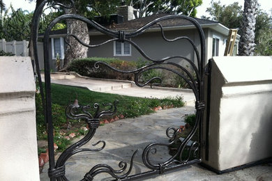 Entryway - modern entryway idea in San Diego