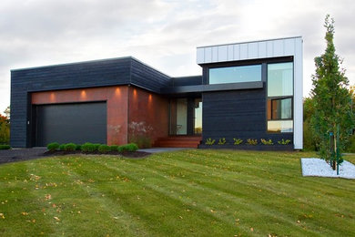 Contemporary exterior home idea in Toronto