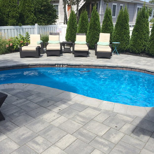 フィラデルフィアの中サイズのキドニーシェイプトランジショナルスタイルのおしゃれなプール (コンクリート敷き ) の写真