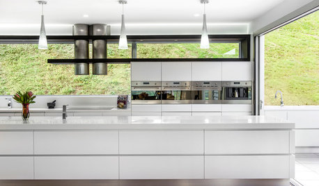 Flow-On Effect: 16 Indoor-Outdoor Kitchens to Inspire