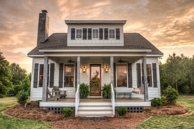 Example of a classic exterior home design in Charleston