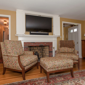 Royal Barry Wills Cape - Living Room