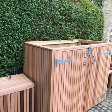 Slatted cedar Classic with bin shed and storage box