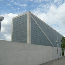 大阪府立狭山池博物館（設計：安藤忠雄）