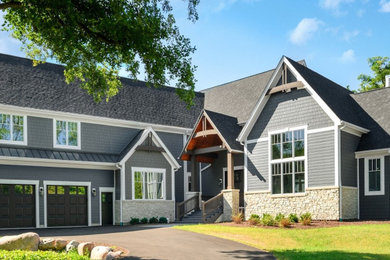 Large exterior home idea in Chicago