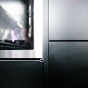 Une cuisine noire et bois
