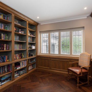 BESPOKE CLASSIC FITTED LIBRARY IN OAK