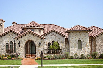 Inspiration for an eclectic home design remodel in Dallas