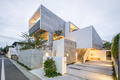 Inspiration for a modern home design in Tokyo.