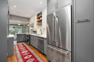 Example of a minimalist kitchen design in Toronto