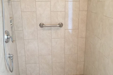 Example of a minimalist bathroom design in Other