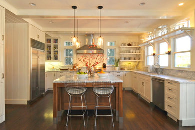 Example of an eclectic kitchen design in Sacramento