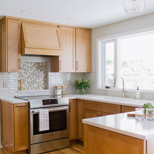 75 Beautiful Transitional Kitchen With Medium Tone Wood Cabinets