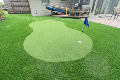 Inspiration for a modern landscaping in Tampa.