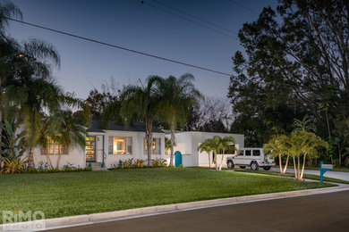 Home design - contemporary home design idea in Tampa
