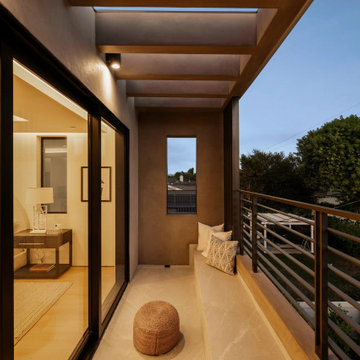 Luxury Modern Balcony with Slim Frame Aluminum Sliding Doors