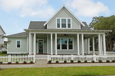 Inspiration for a craftsman home design remodel in Orlando