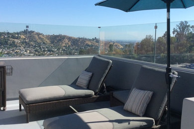 This is an example of a contemporary porch design in Los Angeles.