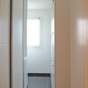 Salle d'eau avec dressing - Noir Blanc Rouge