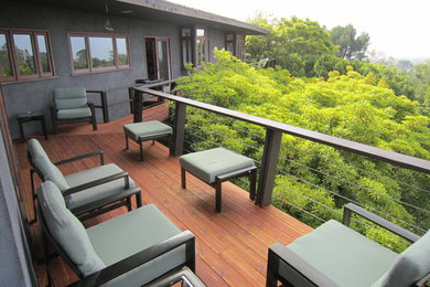 Inspiration for a mid-sized 1950s backyard deck remodel in Los Angeles with no cover