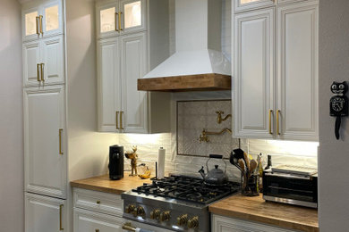 Transitional kitchen photo in Dallas