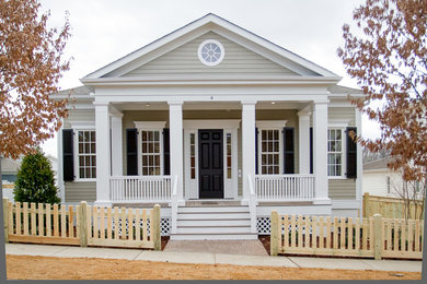 Example of a classic entryway design in Other