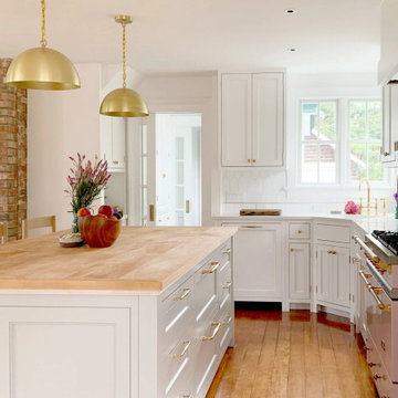 Greenport White Wash Picket Backsplash