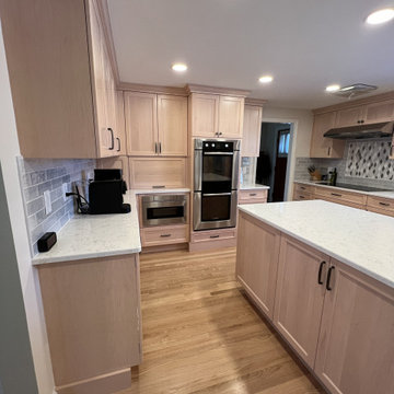 6612 - Bianco Breeze: Transforming with Quartz & Maple
