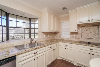 Cottage kitchen photo in Houston