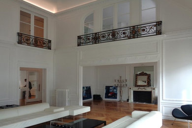 Living room - transitional living room idea in Paris