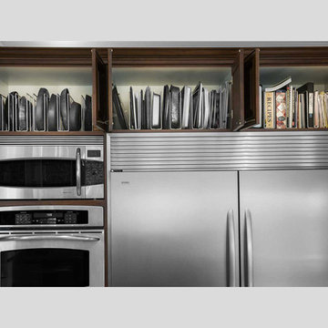 Frying Pans - Trays - Cook Books - An Excellent Approach