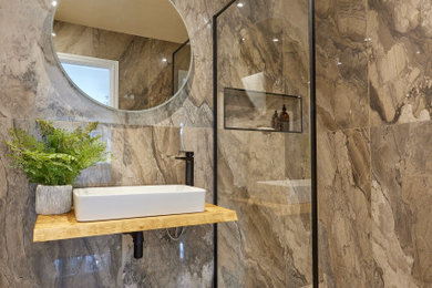 This is an example of a contemporary bathroom in Manchester.