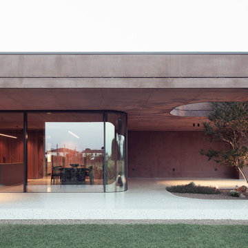 211_ Casa con un ampio portico